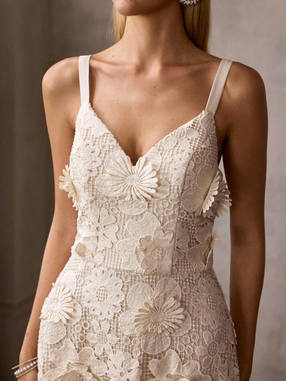 Apricot Elegant Women's Sleeveless Lace Dress with 3D Floral V-Neck Floor-Length - Picture 2 of 6